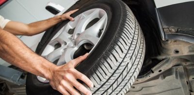 タイヤの破損は、車両保険の対象になるのか